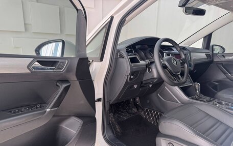 Volkswagen Touran III, 2021 год, 2 305 000 рублей, 5 фотография