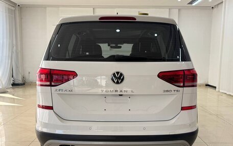 Volkswagen Touran III, 2021 год, 2 305 000 рублей, 4 фотография