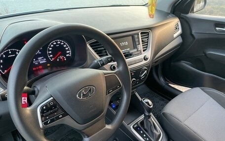 Hyundai Solaris II рестайлинг, 2021 год, 1 700 000 рублей, 4 фотография