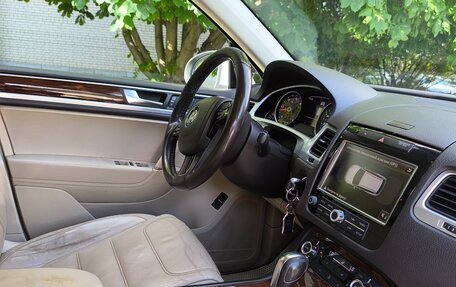 Volkswagen Touareg III, 2011 год, 1 700 000 рублей, 7 фотография