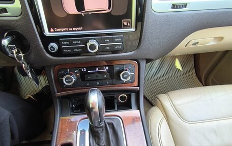 Volkswagen Touareg III, 2011 год, 1 700 000 рублей, 13 фотография