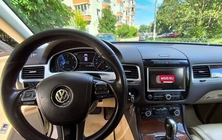 Volkswagen Touareg III, 2011 год, 1 700 000 рублей, 12 фотография