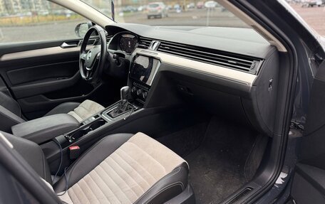 Volkswagen Passat B8 рестайлинг, 2018 год, 3 000 000 рублей, 19 фотография