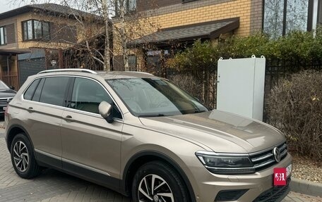 Volkswagen Tiguan II, 2018 год, 2 300 000 рублей, 1 фотография