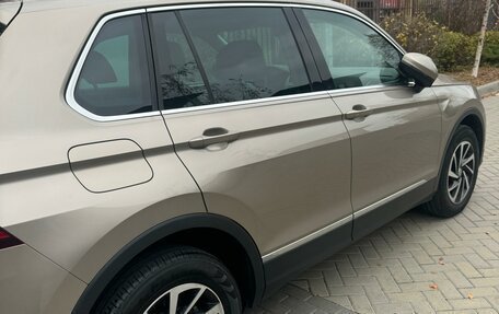 Volkswagen Tiguan II, 2018 год, 2 300 000 рублей, 3 фотография