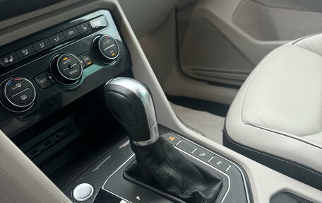 Volkswagen Tiguan II, 2018 год, 2 300 000 рублей, 13 фотография