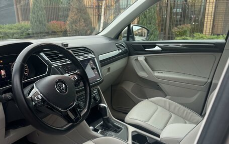 Volkswagen Tiguan II, 2018 год, 2 300 000 рублей, 12 фотография