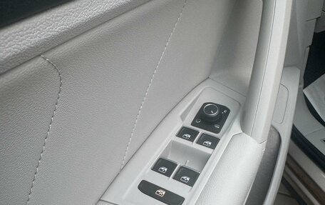 Volkswagen Tiguan II, 2018 год, 2 300 000 рублей, 14 фотография