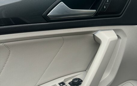 Volkswagen Tiguan II, 2018 год, 2 300 000 рублей, 17 фотография