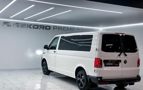 Volkswagen Caravelle T6 рестайлинг, 2021 год, 3 800 000 рублей, 18 фотография