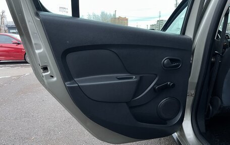 Renault Sandero II рестайлинг, 2015 год, 797 000 рублей, 19 фотография