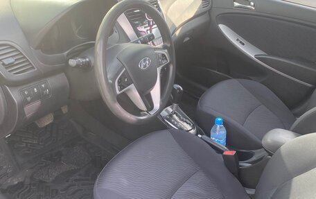 Hyundai Solaris II рестайлинг, 2013 год, 700 000 рублей, 8 фотография