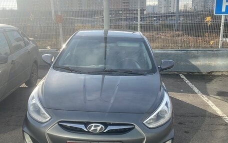 Hyundai Solaris II рестайлинг, 2013 год, 700 000 рублей, 1 фотография