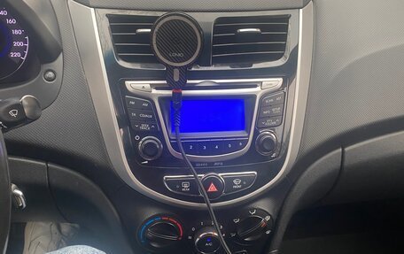 Hyundai Solaris II рестайлинг, 2013 год, 700 000 рублей, 11 фотография