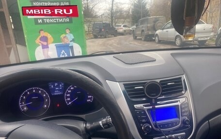 Hyundai Solaris II рестайлинг, 2013 год, 700 000 рублей, 12 фотография