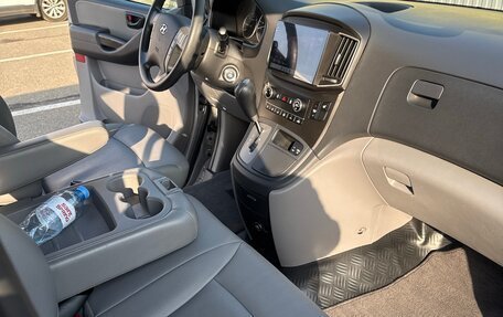 Hyundai Grand Starex Grand Starex I рестайлинг 2, 2016 год, 2 870 000 рублей, 15 фотография