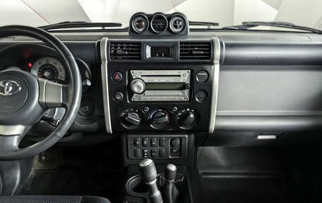 Toyota FJ Cruiser, 2006 год, 2 395 000 рублей, 13 фотография