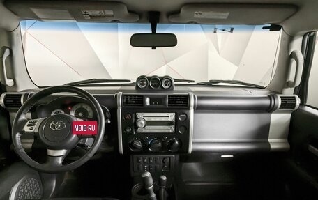 Toyota FJ Cruiser, 2006 год, 2 395 000 рублей, 12 фотография