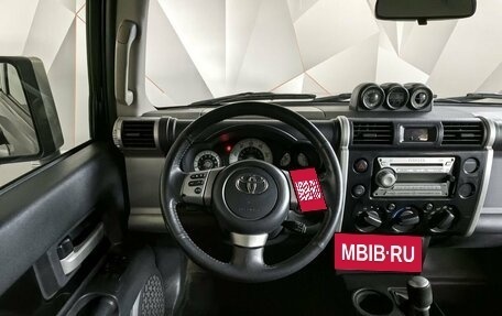 Toyota FJ Cruiser, 2006 год, 2 395 000 рублей, 17 фотография