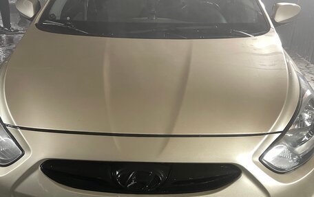 Hyundai Solaris II рестайлинг, 2011 год, 620 000 рублей, 1 фотография