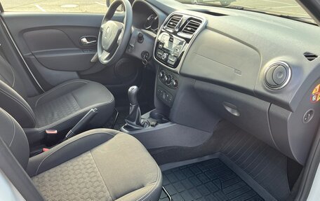 Renault Logan II, 2017 год, 640 000 рублей, 10 фотография