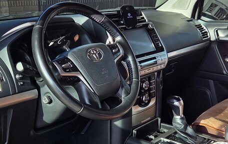 Toyota Land Cruiser Prado 150 рестайлинг 2, 2018 год, 5 000 000 рублей, 10 фотография