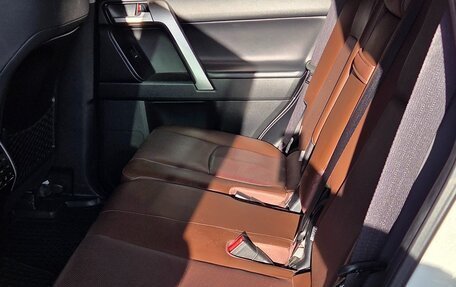 Toyota Land Cruiser Prado 150 рестайлинг 2, 2018 год, 5 000 000 рублей, 13 фотография