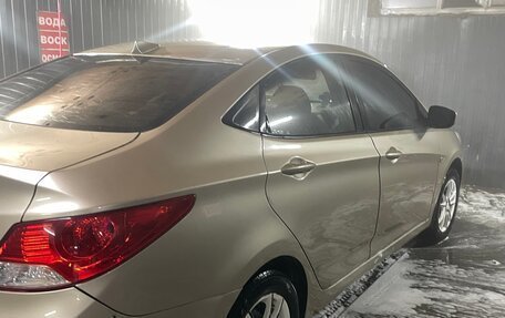 Hyundai Solaris II рестайлинг, 2011 год, 620 000 рублей, 3 фотография