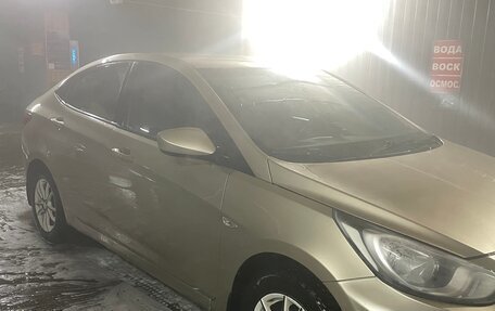 Hyundai Solaris II рестайлинг, 2011 год, 620 000 рублей, 2 фотография