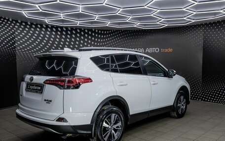 Toyota RAV4, 2018 год, 2 352 000 рублей, 2 фотография