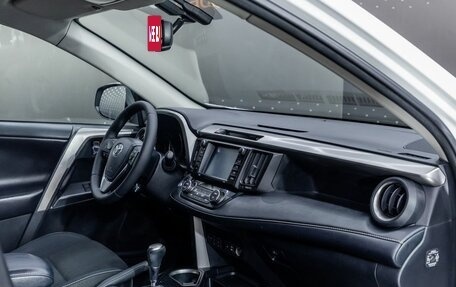 Toyota RAV4, 2018 год, 2 352 000 рублей, 13 фотография