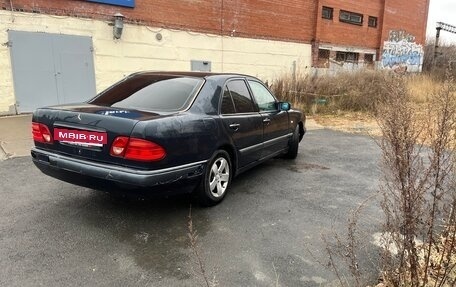 Mercedes-Benz E-Класс, 1999 год, 450 000 рублей, 3 фотография