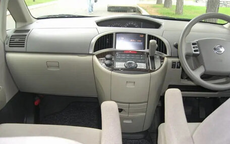 Nissan Presage II, 2004 год, 1 000 000 рублей, 5 фотография