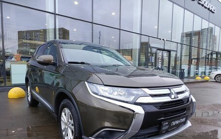 Mitsubishi Outlander III рестайлинг 3, 2015 год, 1 599 800 рублей, 3 фотография