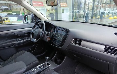 Mitsubishi Outlander III рестайлинг 3, 2015 год, 1 599 800 рублей, 13 фотография