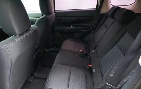 Mitsubishi Outlander III рестайлинг 3, 2015 год, 1 599 800 рублей, 15 фотография