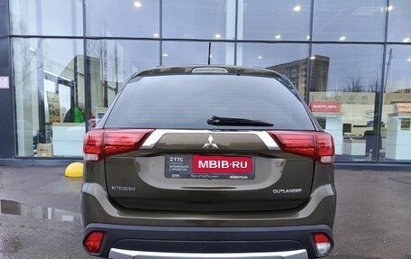 Mitsubishi Outlander III рестайлинг 3, 2015 год, 1 599 800 рублей, 7 фотография