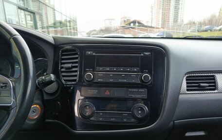 Mitsubishi Outlander III рестайлинг 3, 2015 год, 1 599 800 рублей, 18 фотография