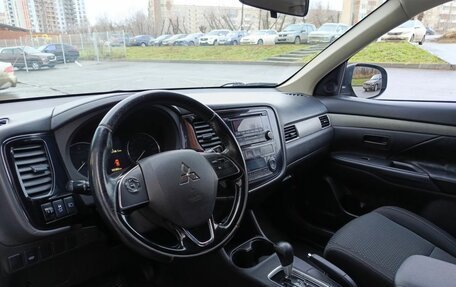 Mitsubishi Outlander III рестайлинг 3, 2015 год, 1 599 800 рублей, 20 фотография