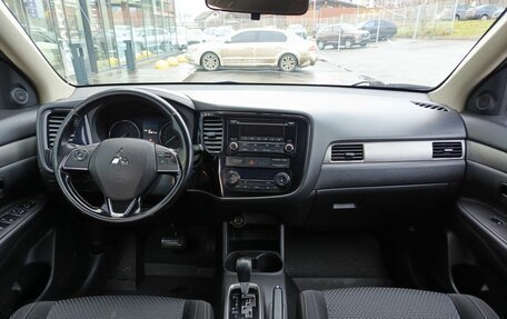 Mitsubishi Outlander III рестайлинг 3, 2015 год, 1 599 800 рублей, 17 фотография