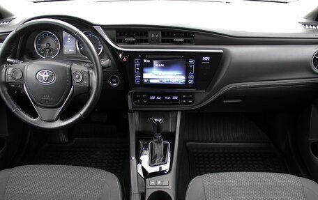 Toyota Corolla, 2018 год, 1 999 000 рублей, 7 фотография