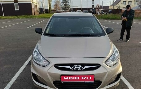 Hyundai Solaris II рестайлинг, 2012 год, 700 000 рублей, 1 фотография