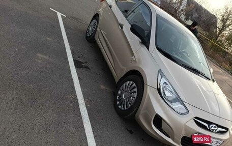 Hyundai Solaris II рестайлинг, 2012 год, 700 000 рублей, 3 фотография