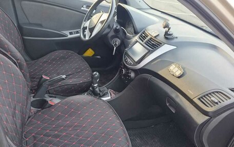 Hyundai Solaris II рестайлинг, 2012 год, 700 000 рублей, 5 фотография