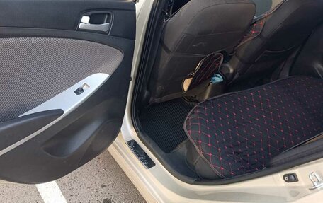 Hyundai Solaris II рестайлинг, 2012 год, 700 000 рублей, 7 фотография