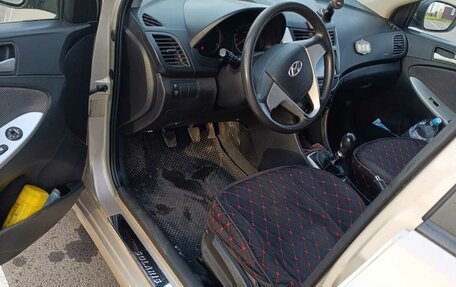 Hyundai Solaris II рестайлинг, 2012 год, 700 000 рублей, 8 фотография