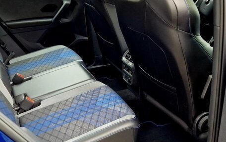 Volkswagen Tiguan II, 2021 год, 2 800 000 рублей, 17 фотография