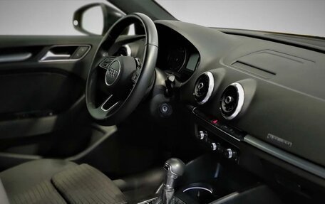 Audi A3, 2018 год, 2 600 000 рублей, 12 фотография