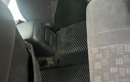 Toyota Avensis III рестайлинг, 2001 год, 570 000 рублей, 8 фотография