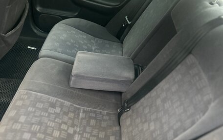 Toyota Avensis III рестайлинг, 2001 год, 570 000 рублей, 10 фотография